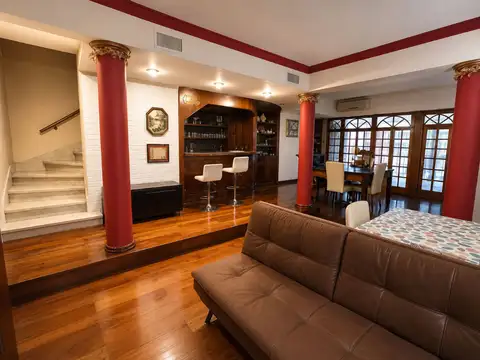 Casa 6 ambientes con 3 baños