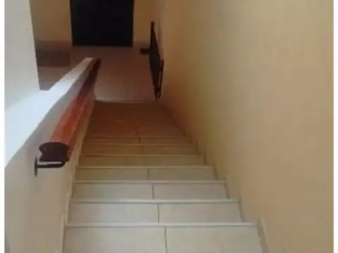 EXCELENTE TIPO CASA EN DOS PLANTAS TOTAL 135 M2 REFACCIONADO