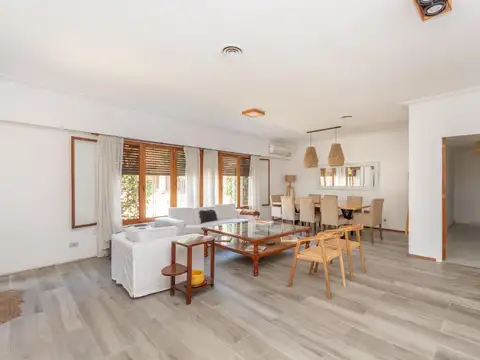 Casa en Venta con 4 cocheras