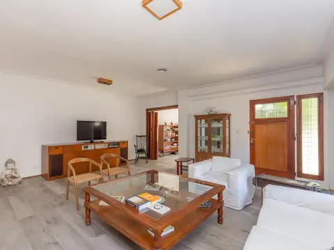 Casa en venta en Olivos, 4 dormitorios, jardín, actualizada.