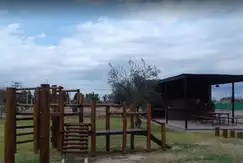 Áreas comunes club-house en el Barrio cerrado, Suelos de Tropero