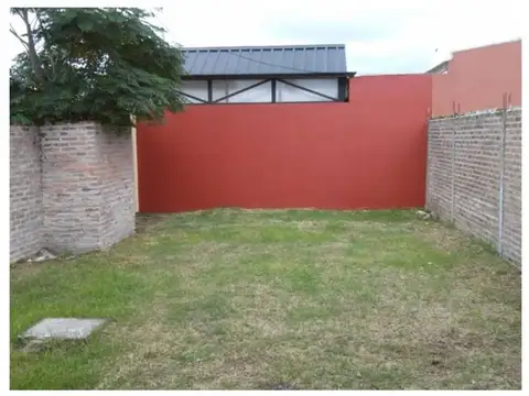 Casa 2 ambientes con 1 baño