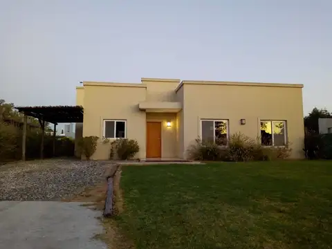 MUY LINDA CASA EN ALQUILES, BO. PRIVADO EL ALJIBE ALQUILER A PARTIR DICIEMBRE DE  2024