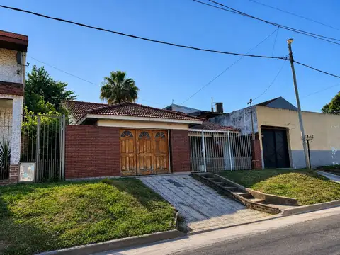 CASA DE 3 AMB EN VENTA TEMPERLEY APTO CRED NACION