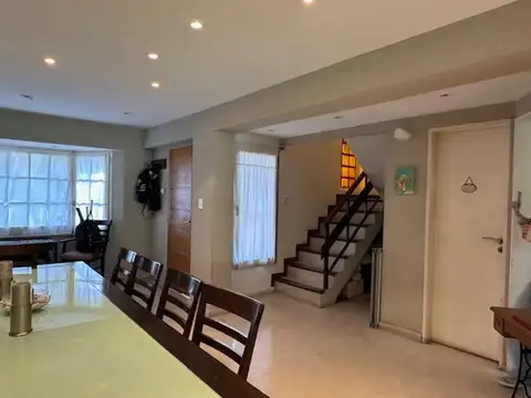 Casa 5 ambientes con 3 baños