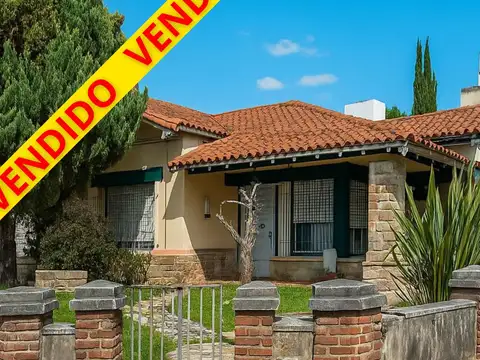 Chalet 4 amb. en esquina s/lote propio de 609m2