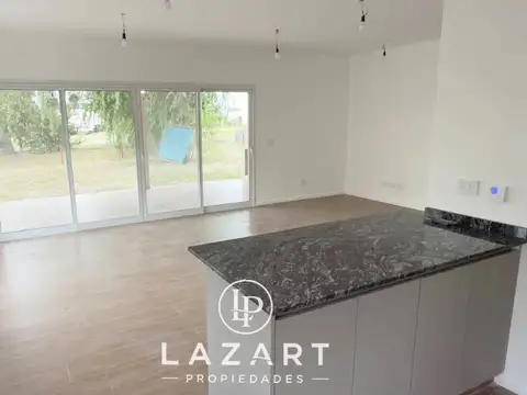 Casa en Venta con 4 cocheras