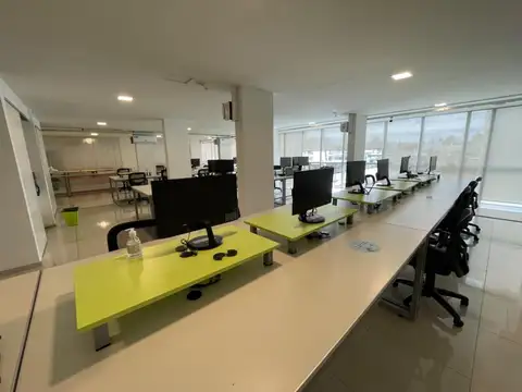 Oficina Monoambiente con 6 baños