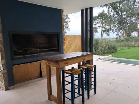 Casa 5 ambientes con 2 baños