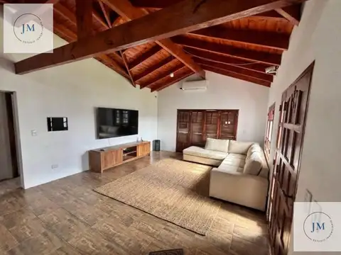 Casa 5 ambientes con 2 baños