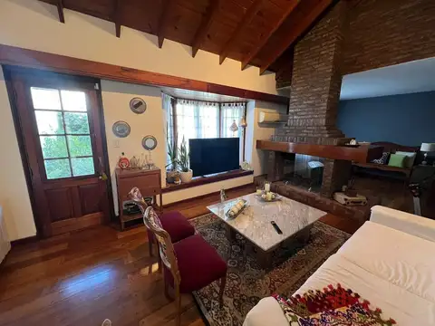 Casa 6 ambientes con 4 baños