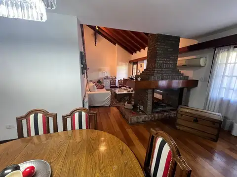 Casa en Venta con 4 cocheras