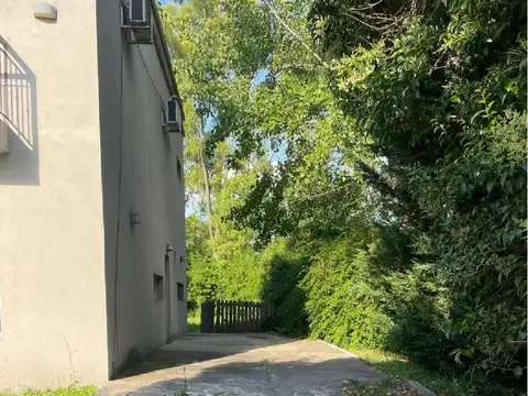 Casa en Alquiler con 2 cocheras