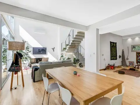 Casa 5 ambientes con 3 baños