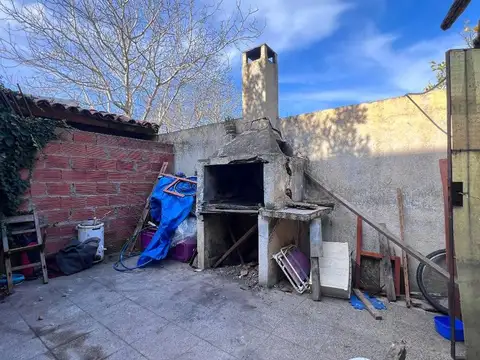 VENTA CASA 3 AMB CON LOCAL COMERCIAL A  RECICLAR