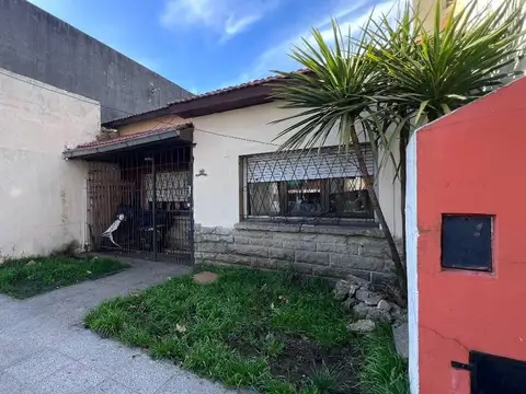 VENTA CASA 3 AMB CON LOCAL COMERCIAL A  RECICLAR
