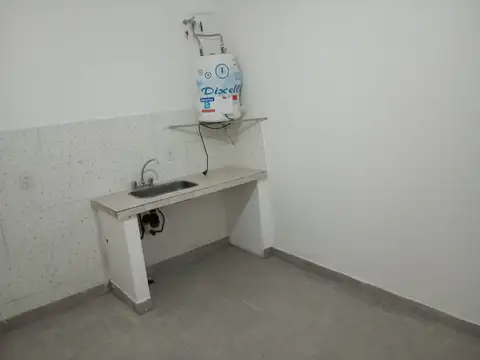 Departamento 2 ambientes (Contrafrente)   En Alquiler   Isidro Casanova