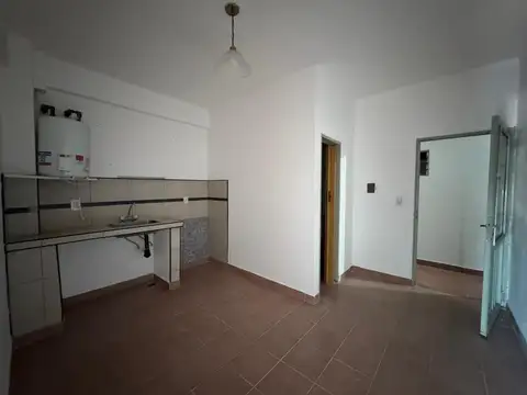 Departamento 2 ambientes (Contrafrente) // En Alquiler // Isidro Casanova