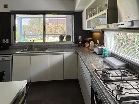 Casa en Venta Altos de Hudson II de 3 dormitorios, parque y pileta
