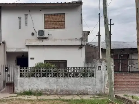 Casa en dos plantas tres dormitorios