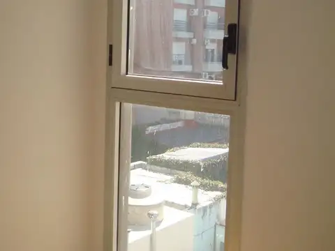 DEPARTAMENTO EN ALQUILER, FRENTE BALCÓN, COCHERA, PILETA