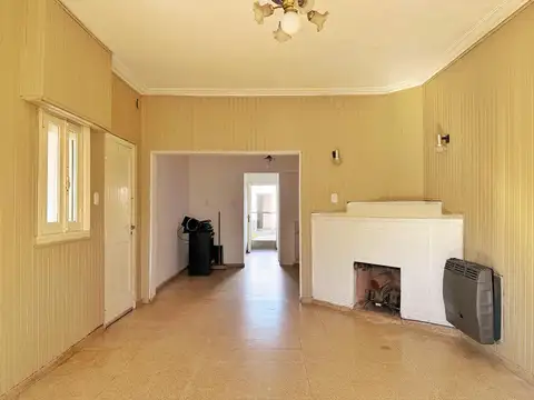 Casa 7 ambientes con 2 baños