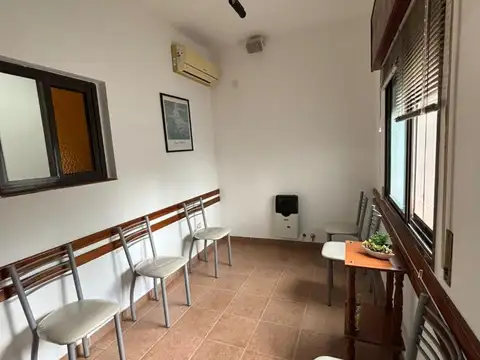 Alquiler casa / oficina 1 dormitorio.