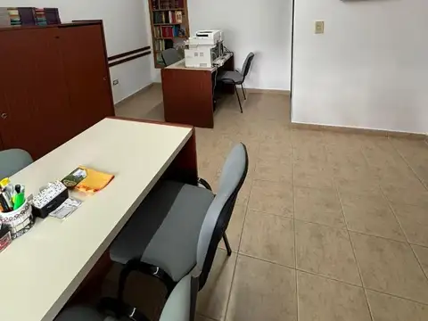 Alquiler casa / oficina 1 dormitorio.