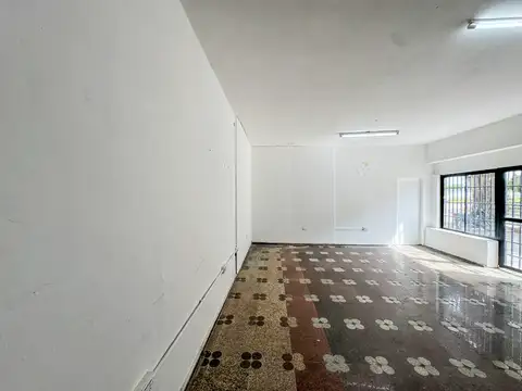Local Comercial con Galpon de 190 m² a 20 m de Av Hernandarias