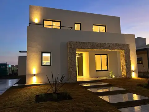 Casa 5 ambientes con 3 baños