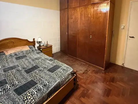 VENTA CASA MULTIFAMILIAR EN MATADEROS CON COCHERA