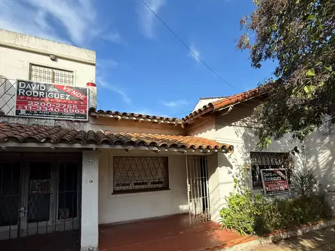 PERMUTA - CHALET DE 2 AMBIENTES CON DEPARTAMENTOS  -