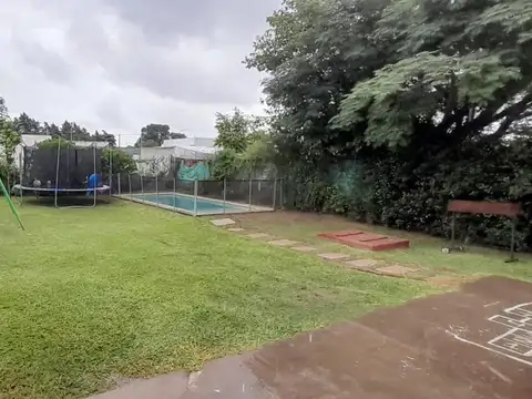 Casa en Venta con 3 cocheras