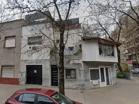 Casa Municipal en Esquina 5 ambientes con garaje - Dos Locales