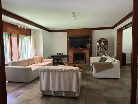 Casa en Alquiler en La Lucila Libertador / Rio, USD 4.500