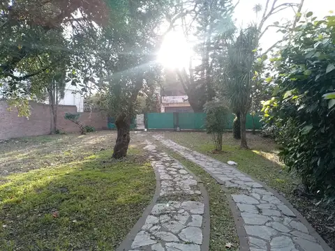 Lote de 716 m², Avda Berlín. USD 84900 Longchamps