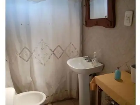 CASA EN FUNES. GARITA 17. CASA 2 DORMITORIOS. PILETA. QUINCHO