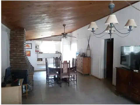 CASA EN FUNES. GARITA 17. CASA 2 DORMITORIOS. PILETA. QUINCHO