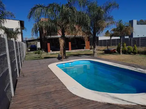 Casa 5 dorm. con pileta  - Acacias al 1500, Roldan