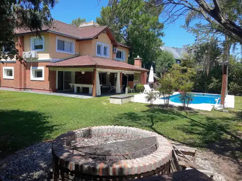 Casa 7 ambientes VENTA Alberti, Barrio La Legua