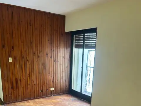 Departamento de 3 ambientes con balcón al lateral
