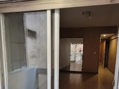 Monoambiente con balcón, Av. Corrientes y Montevideo