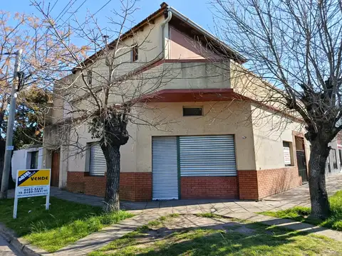 Casa 3 Ambientes + Local 50m2 en Venta - Castelar Sur