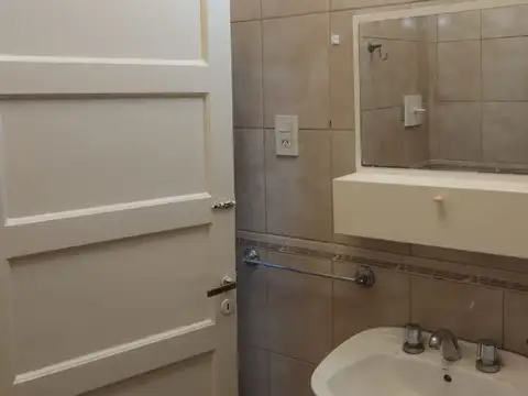 Casa 5 ambientes con 1 baño