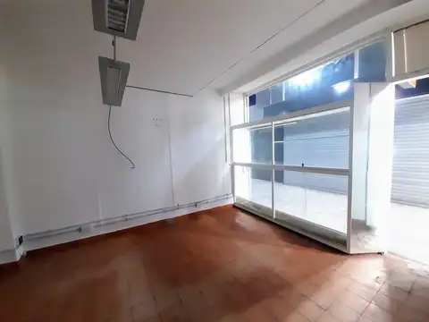 LOCAL EN VENTA REFACCIONADO A METROS DEL CASINO