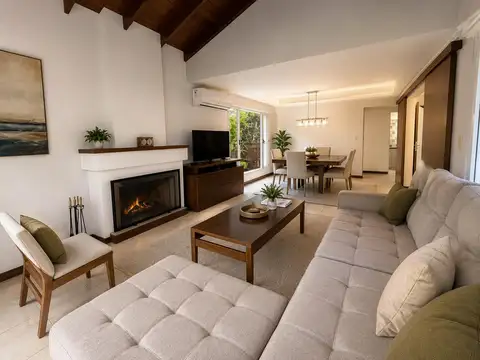 Alquiler - Casa de tres dormitorios amoblada, galería con parrillero y pileta. Cadaques, Funes Hills