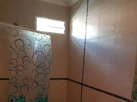Casa 2 ambientes con 1 baño