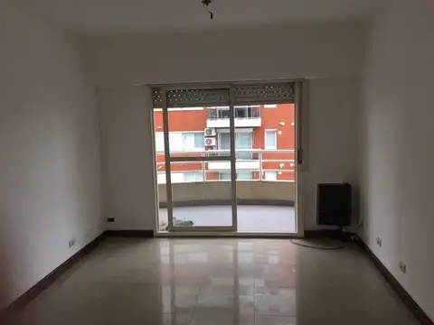 Departamento en Alquiler en Bernal, $ 850.000