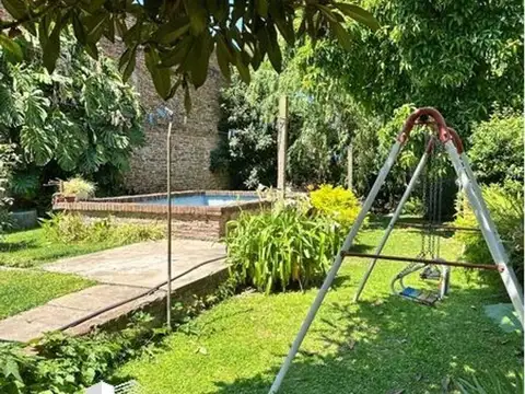 VENTA - CASA MULTIFAMILIAR - TAPIALES - SOBRE AVDA. B. SUR MER