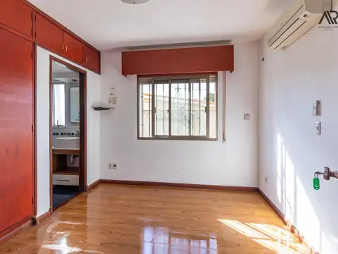 Casa en Venta con 7 cocheras